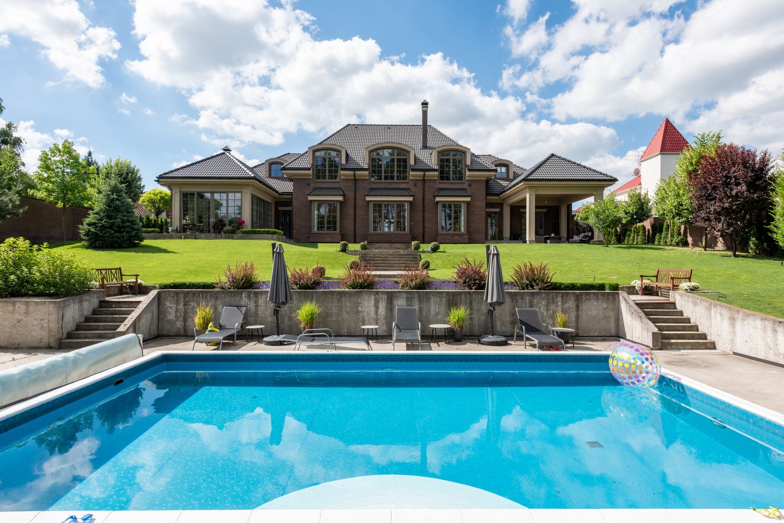 Twilight Pool with Water Features – Arcadia